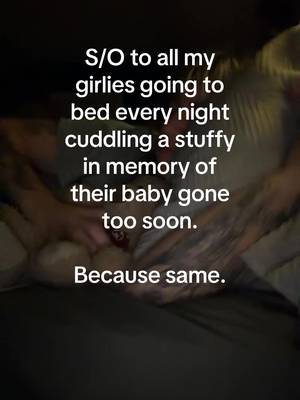 Just a mama cuddling her bear to sleep every night. 🧸 do you have a stuffy for your babe? #pregnancyloss #lossmom #grief #atouchofteddy #nonprofit