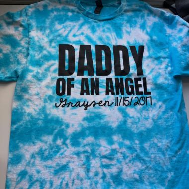 This shirt needed its own post - first time doing a scrunch blue tee and I’m obsessed! Loooove this!

#tiedye #pregnancyandinfantloss #nonprofit #atouchofteddy